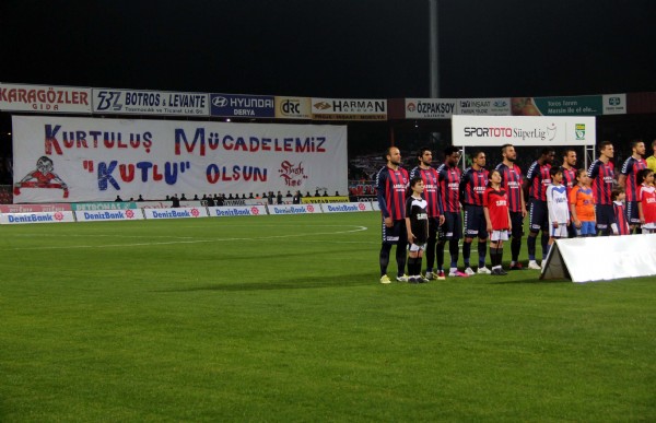 Şeytanlar'dan müthiş pankart! Şeytanlar'dan müthiş pankart!